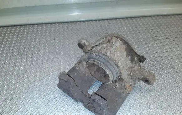 Land Rover Freelander Front brake caliper 