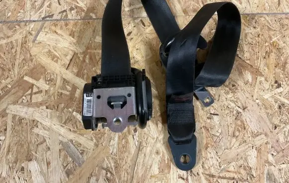 Citroen C5 Front seatbelt 040139