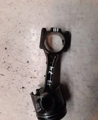 Volkswagen PASSAT B5.5 Piston with connecting rod MAO174