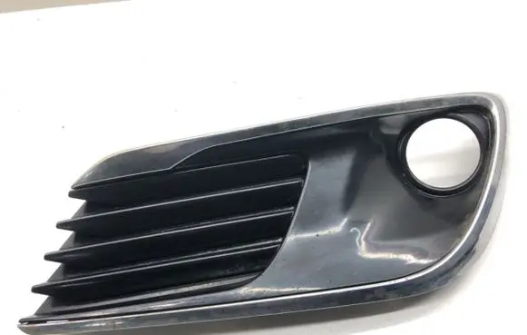 Toyota Auris E180 Front bumper lower grill 5203002210