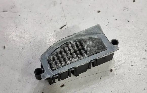 Audi A4 S4 B8 8K Heater blower motor/fan resistor A2469064100 8T0820521 2468107112
