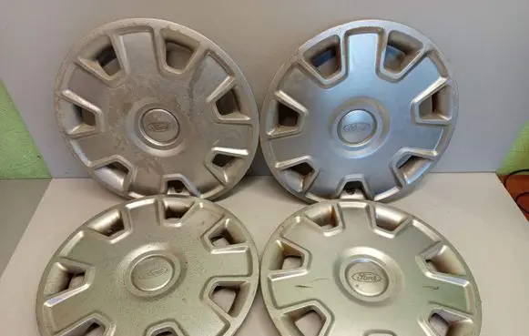 Ford Focus R15 wheel hub/cap/trim 4M511000BB