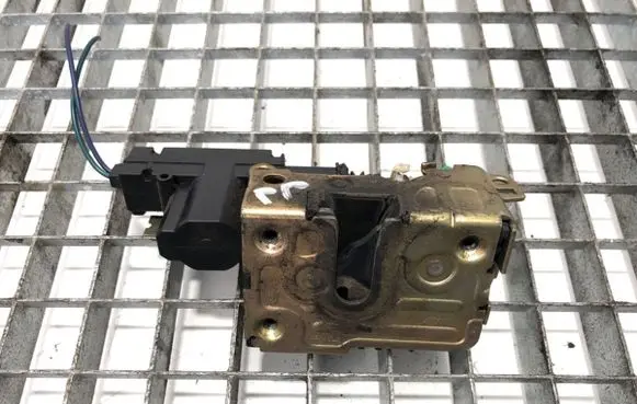 Renault Master II Front door lock
