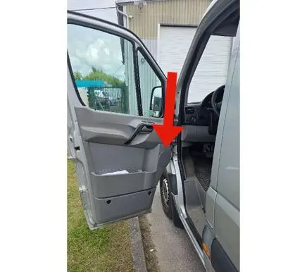 Mercedes-Benz Sprinter W906 Front door speaker cover trim 3052451