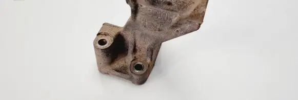 Nissan King Cab, Navara Engine mounting bracket