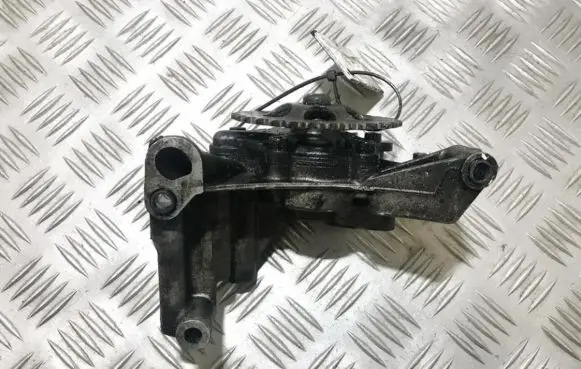 Volkswagen PASSAT B5 Oil pump 06a115121