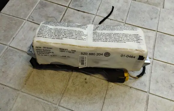 Volkswagen Fox Passenger airbag 5Z0880204