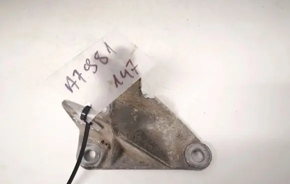 Opel Vectra B Engine mounting bracket 90496962