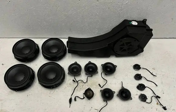 Volkswagen Touareg III Audio system kit 
