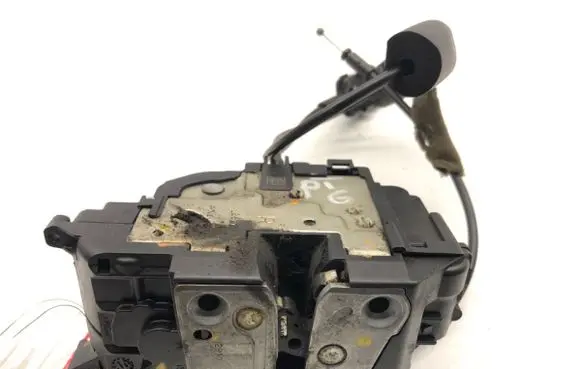 Renault Scenic III - Grand scenic III Rear door lock 825020033R