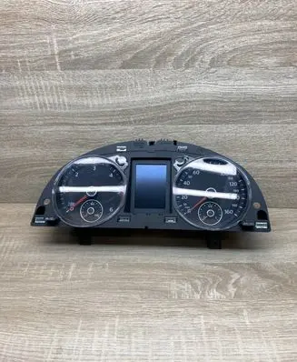 Volkswagen PASSAT B7 Speedometer (instrument cluster) 3AA920970N