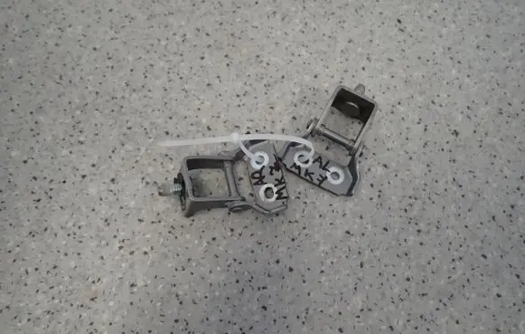 Suzuki Swift Cultus Tailgate/trunk/boot hinge