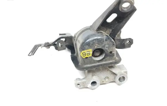 Toyota Auris 150 Engine mount bracket