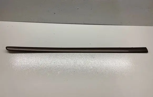 Volkswagen Touran II Front door trim (molding) 1T0853516
