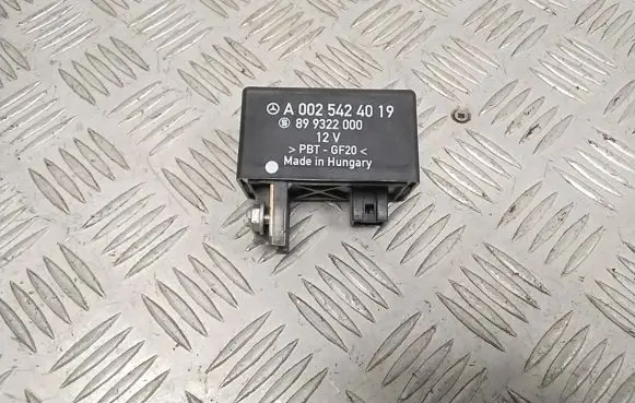 Mercedes-Benz Sprinter W906 Other relay A0025424019