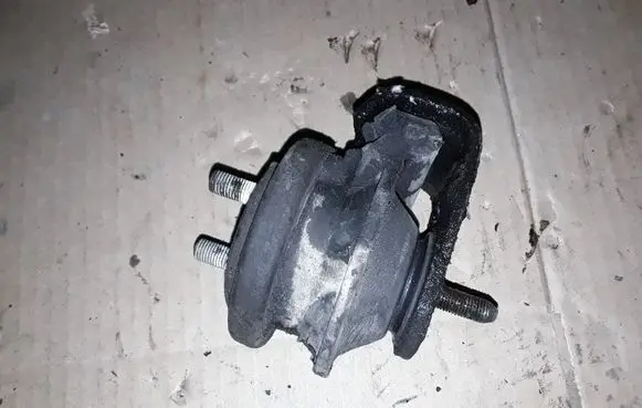 Suzuki Grand Vitara II Engine mount bracket NOCODE
