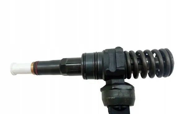 Volkswagen Golf IV Fuel injector 038130073AL