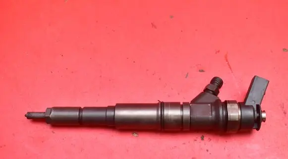 BMW 5 E60 E61 Fuel injector 7793836