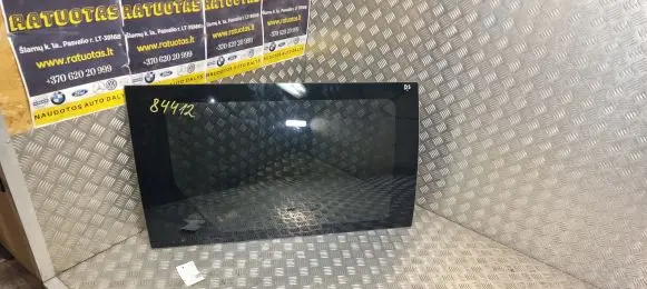 Chrysler Voyager Sliding door window/glass 