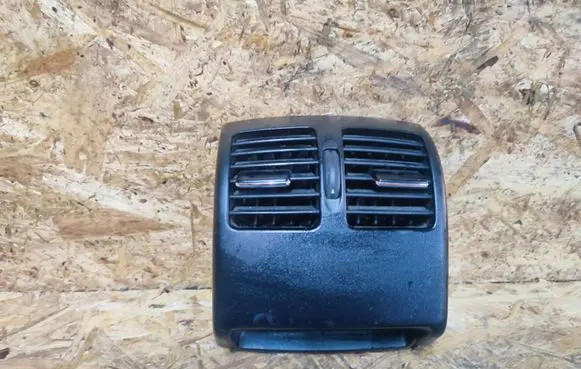 Rear air vent grill