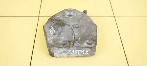 Mazda 6 Engine mounting bracket 