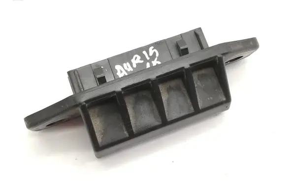Toyota Auris E180 Tailgate/boot open switch button 15D184