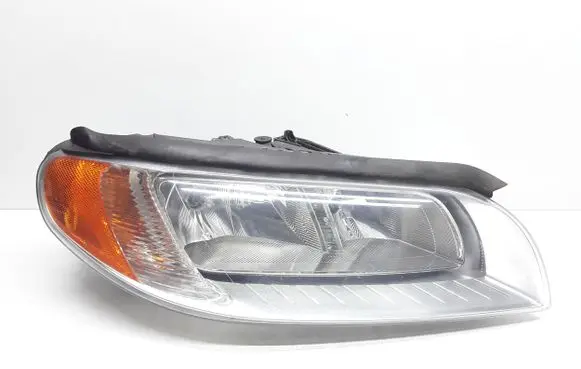 Volvo V70 Headlight/headlamp 31214354