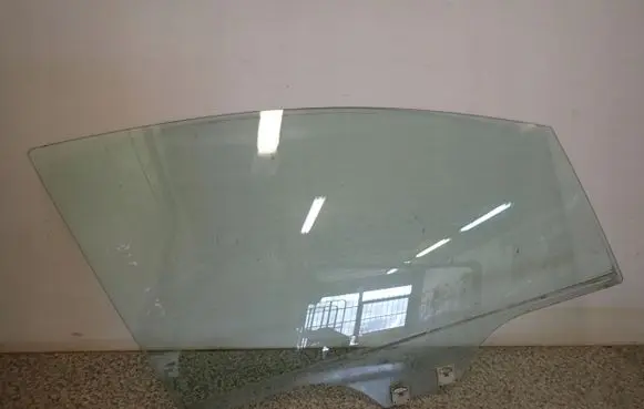 Mazda 5 Sliding door window/glass 
