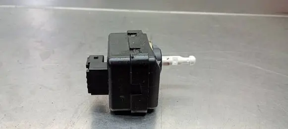 Volvo V70 Headlight level adjustment motor 89033263