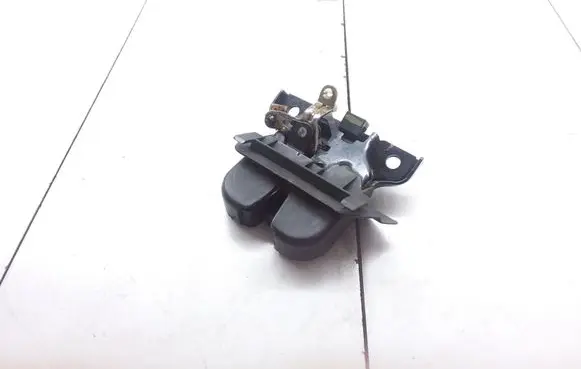 Audi A4 S4 B5 8D Tailgate/trunk/boot lock/catch/latch 809827505 010699