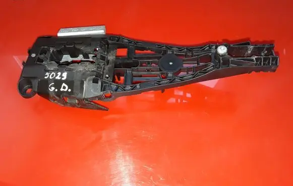 Rear door exterior handle/bracket