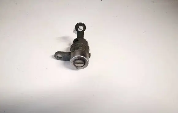 Chevrolet Kalos Front door lock (next to the handle) 