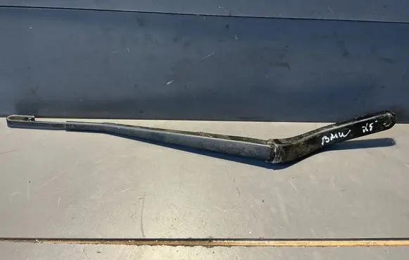 BMW X5 E53 Windshield/front glass wiper blade 8245372
