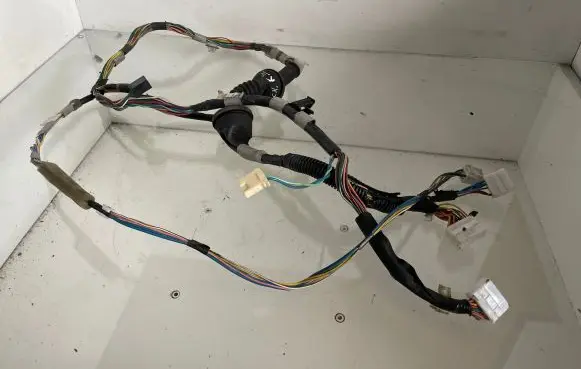 Toyota Corolla Verso E121 Front door wiring loom 821520F020
