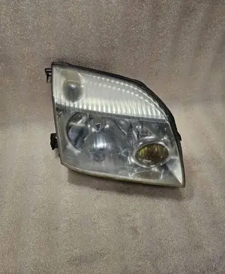 Nissan X-Trail T30 Headlight/headlamp