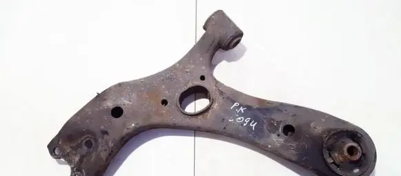 Toyota Avensis T270 Front lower control arm/wishbone