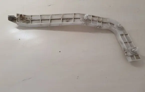 Suzuki Grand Vitara II Rear bumper mounting bracket