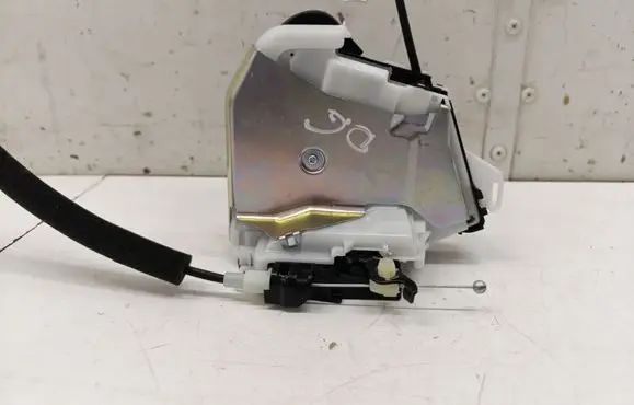 Renault Arkana Rear door lock 825027953R