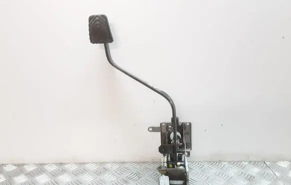 KIA Sorento Brake pedal