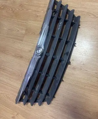 Chrysler Voyager Front bumper upper radiator grill 802500017 04857960AA