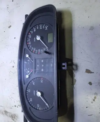 Renault Laguna II Speedometer (instrument cluster) 8200399758
