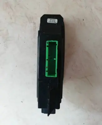 Volvo V70 Electric window control switch 8682949 02W12E MD125100048