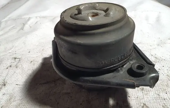 Mercedes-Benz ML W164 Engine mount bracket A2512402917