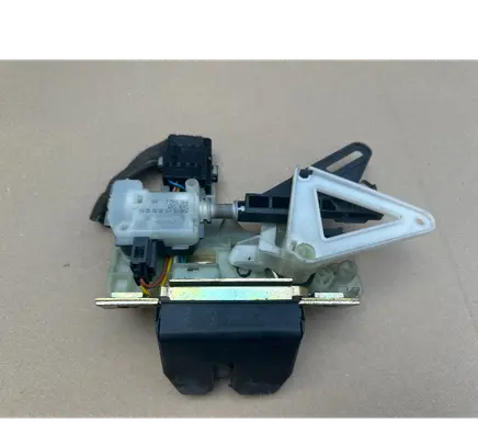 Volvo XC70 Tailgate/trunk/boot lock/catch/latch 30753829