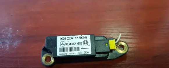 Mercedes-Benz C W203 Airbag deployment crash/impact sensor 0018204426