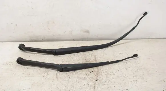 Honda HR-V Front wiper blade arm F225RA F225RD