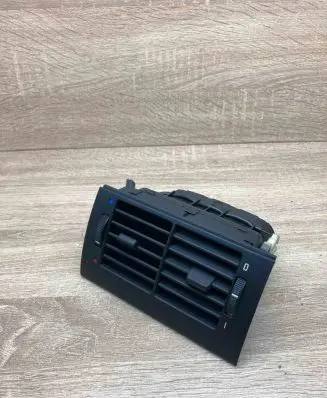BMW 5 E39 Dash center air vent grill 8376150