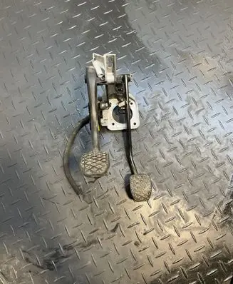BMW Z4 E85 E86 Brake pedal 6759557 6760107