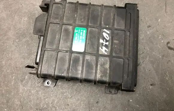 Volkswagen Golf II Engine control unit/module 0280800104 811906264