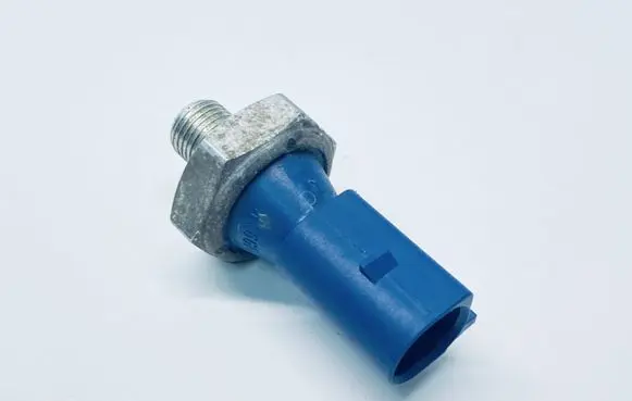 Volkswagen Golf VII Oil pressure sensor 04E919081A